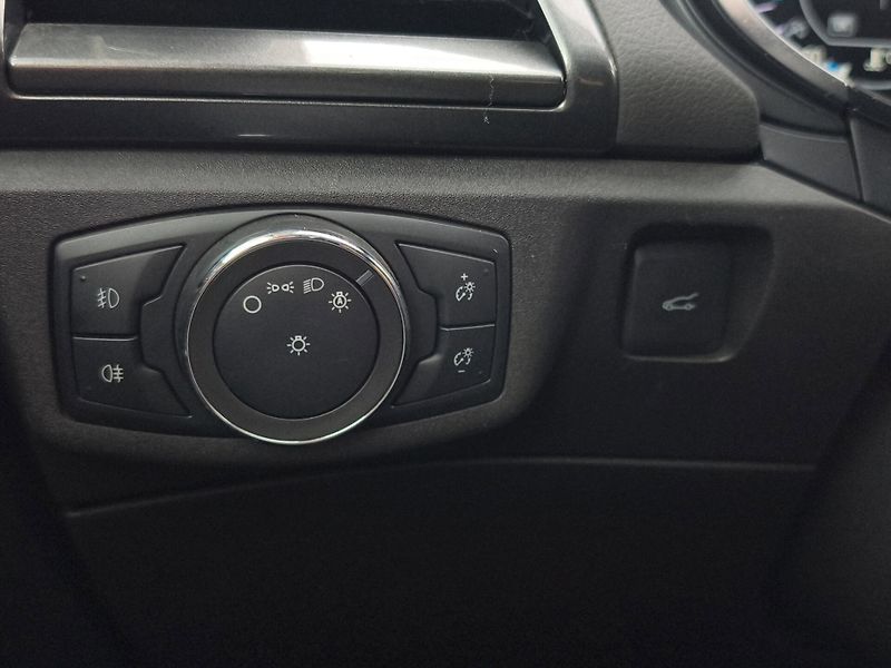 Ford Mondeo (2021) TITANIUM 4x4 2.0 EcoBlue 140kW - fotka 16 z 29