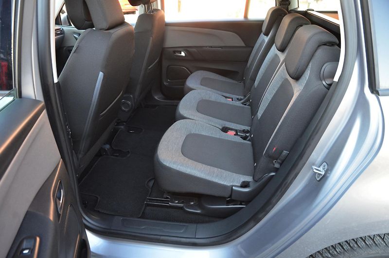 Citroën Grand C4 SpaceTourer (2020) 1.5 HDi 96kW AUTOMAT / 7 MÍST - fotka 15 z 37