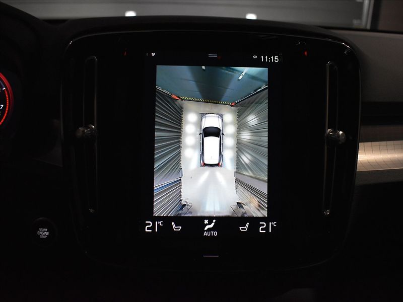 Volvo XC40 1,5 T2 Momentum Pro BLIS - fotka 19 z 23