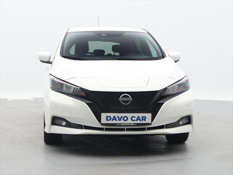 Nissan Leaf 110kW ACENTA 40kWh CZ - fotka 2 z 31