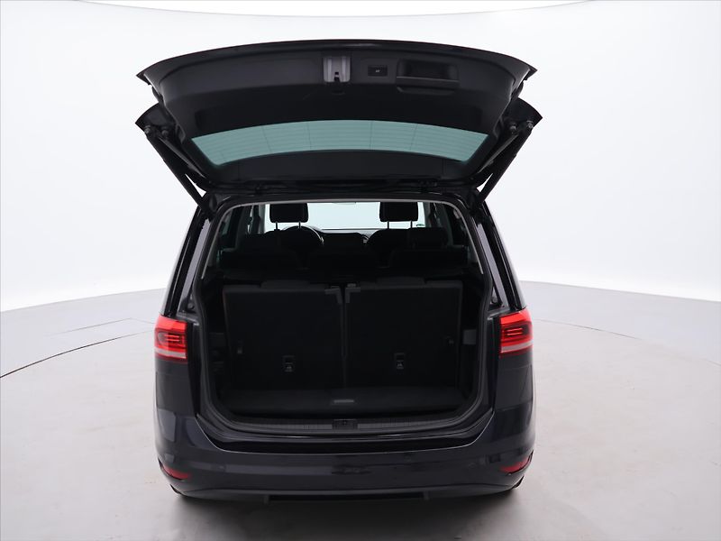 Volkswagen Touran 1,5 TSI EVO 110kW HighLline - fotka 9 z 34