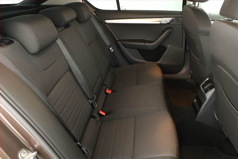 Škoda Octavia (2016) 1.2 TSI, Bi-Xenony, Tempomat - fotka 7 z 14