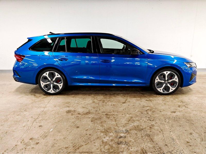 Škoda Octavia (2024) Combi 2.0 TSI 195 kW DSG RS - fotka 30 z 35