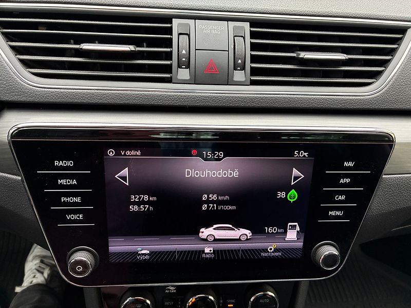 Škoda Superb 2.0 TDI 4x4 STYLE 140 kW DSG - fotka 32 z 40