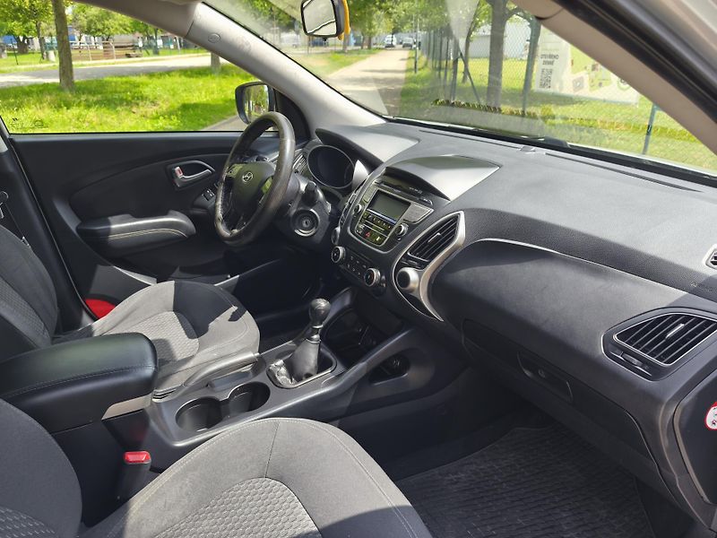 Hyundai ix35 2.0 CRDI - fotka 18 z 21