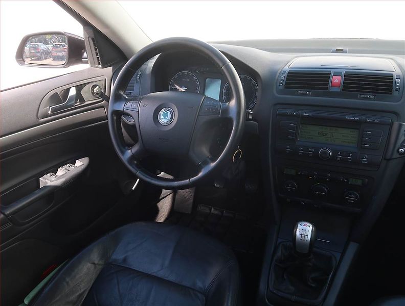 Škoda Octavia (2007) Elegance 2.0 TDI, 4X4 - fotka 7 z 19