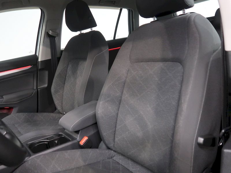 Volkswagen Golf (2021) LIFE 2.0TDI 85KW - fotka 14 z 38