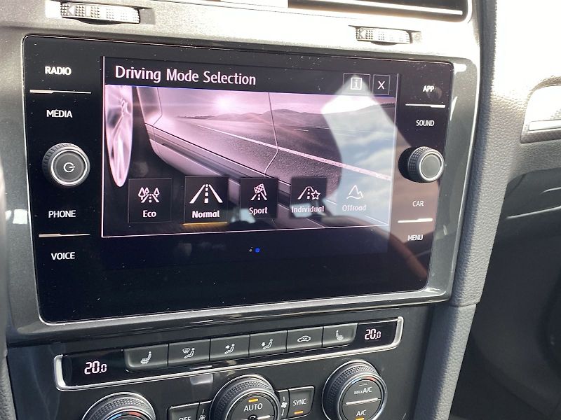 Volkswagen Golf (2020) Variant 2.0 TDI DSG 4Motion Al - fotka 11 z 31