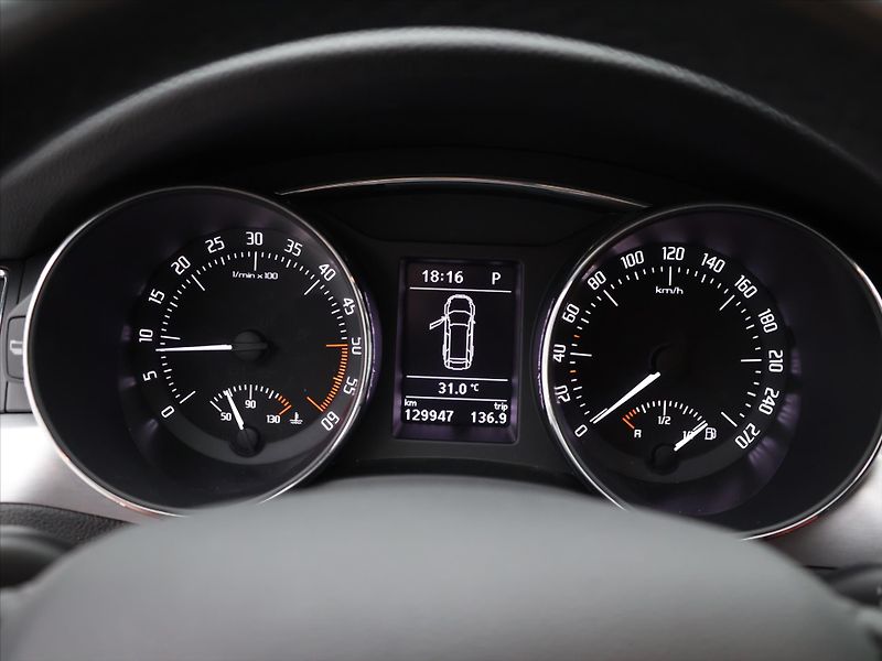 Škoda Superb 2,0 TDI 103kW DSG Elegance - fotka 18 z 31