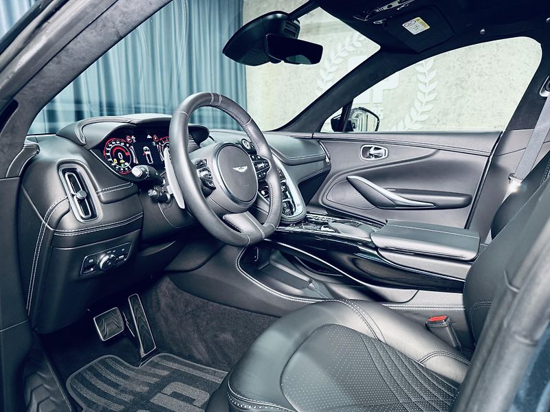 Aston Martin DBX (2021) 550*AIR*XENON.GREY*TOP - fotka 19 z 48