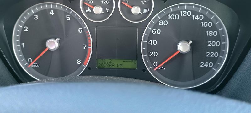 Ford Focus (2005) kombi 1.6 Ti-VCT Sport  - fotka 11 z 17
