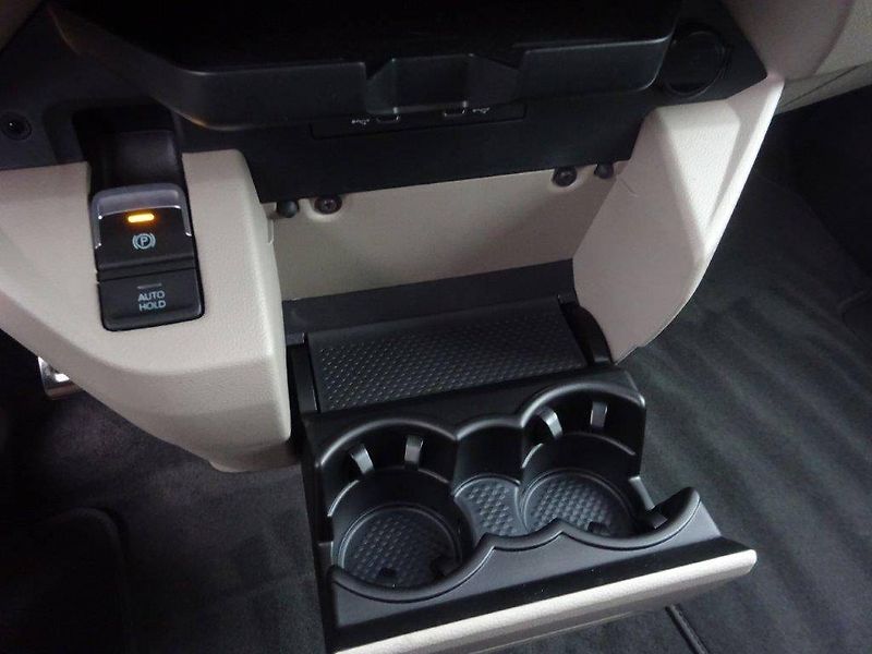 Volkswagen Multivan (2025) Long Style 1,5TSI PHEV 4M - fotka 17 z 26