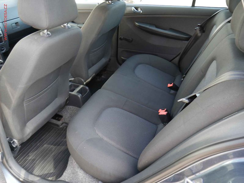 Škoda Fabia (2006) 1.9 TDi, 2.maj,ČR, AC, tažné - fotka 10 z 16