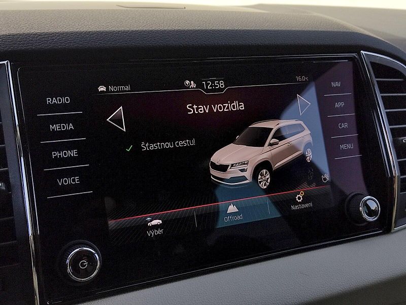 Škoda Karoq (2021) Style Comfort 2,0 Tdi 110 Kw 4 - fotka 17 z 39