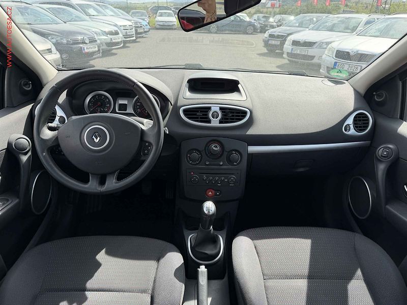 Renault Clio (2006) 1.6 16V - fotka 8 z 15