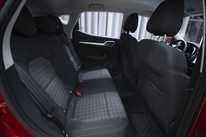MG ZS 1,5 ESSENTIAL PLUS ZÁRUKA 2031 - fotka 11 z 41