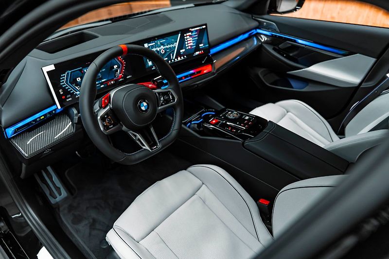 BMW M5 - fotka 8 z 23