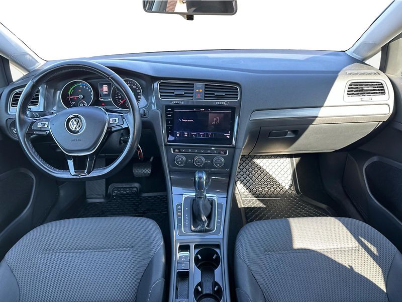 Volkswagen e-Golf Comfortline 100kW SOH: 92,4% - fotka 10 z 22