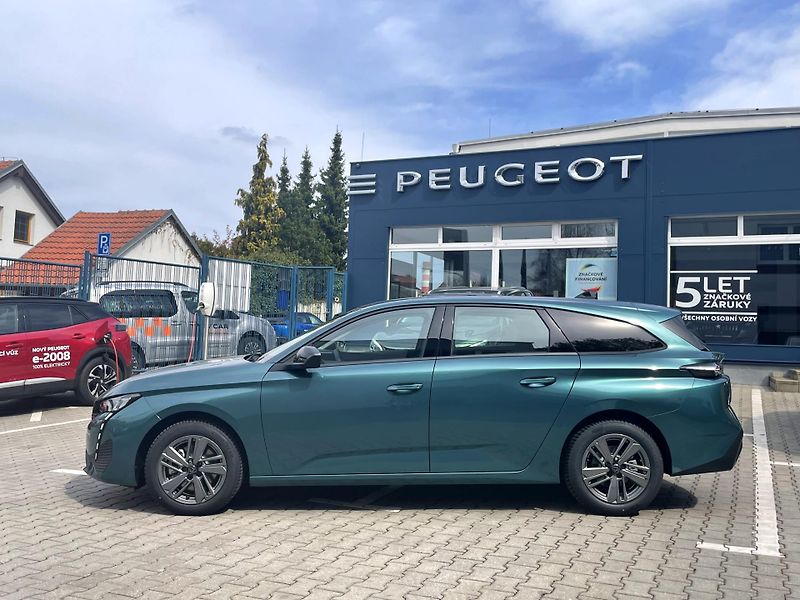 Peugeot 308 SW STYLE Hybrid 145 e-DCS6 - fotka 4 z 8