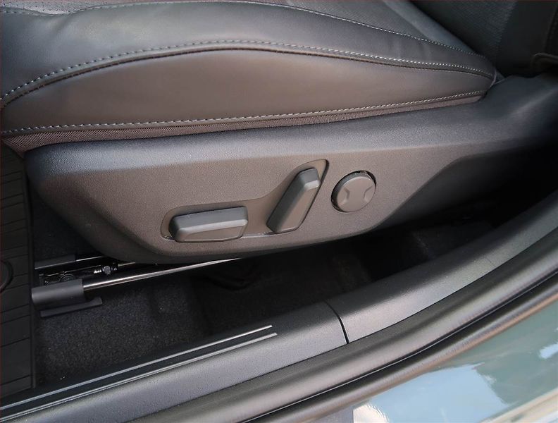 Kia Niro (2023) Premium Hybrid - fotka 25 z 29