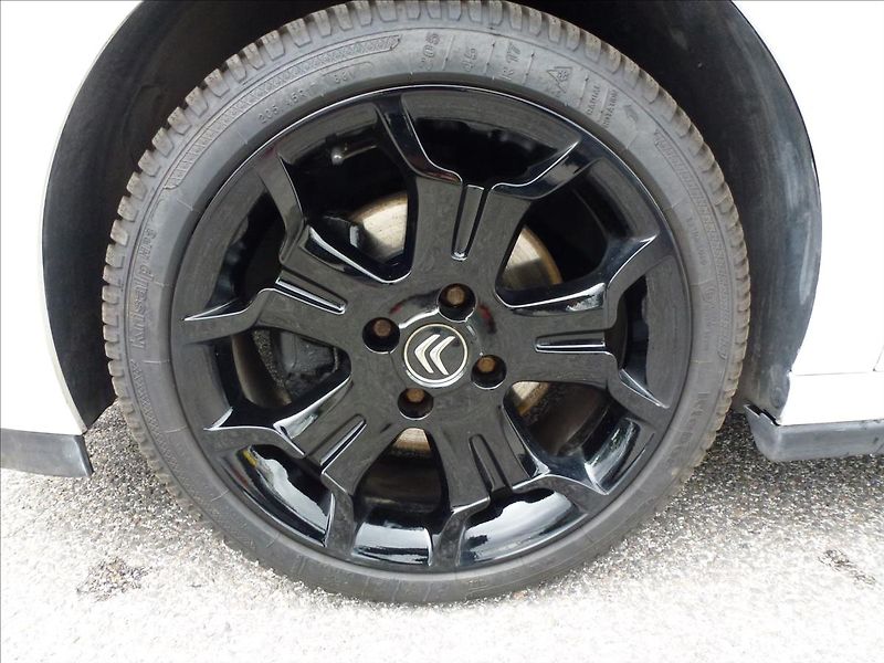 Citroën DS3 1,6 16V VTi THP SportChic - fotka 43 z 51