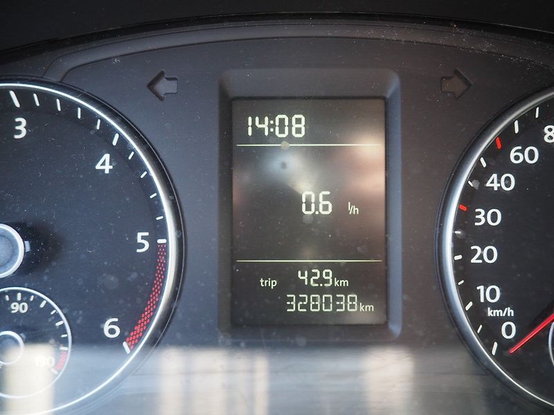 Volkswagen Sharan (2011) 2.0 TDI, 103 kW, 7 míst - fotka 24 z 31