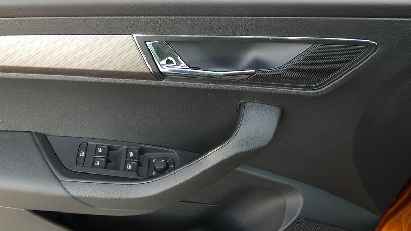 Škoda Karoq 1,5 TSI Style - fotka 9 z 22