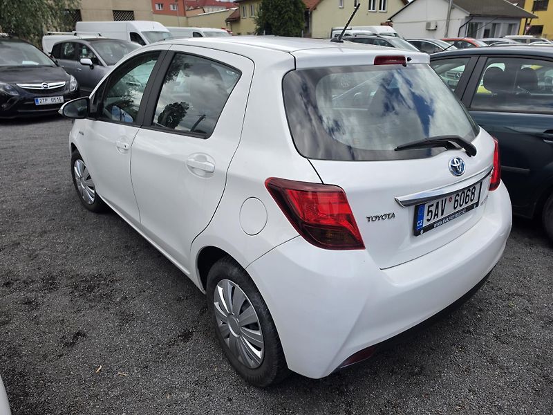 Toyota Yaris 1.5 Hybrid Automat  - fotka 3 z 16