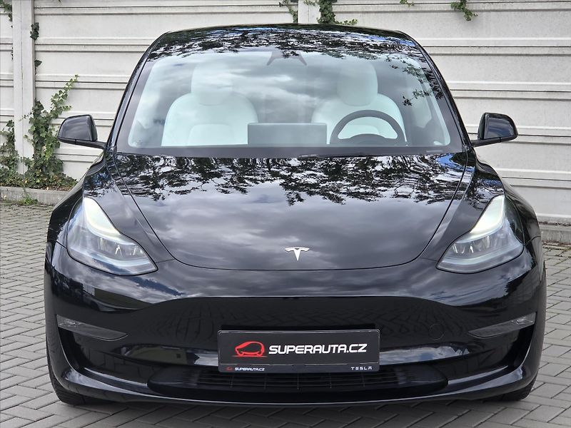 Tesla Model 3 Performance 393kW ČR 1.maj  Pe - fotka 2 z 19