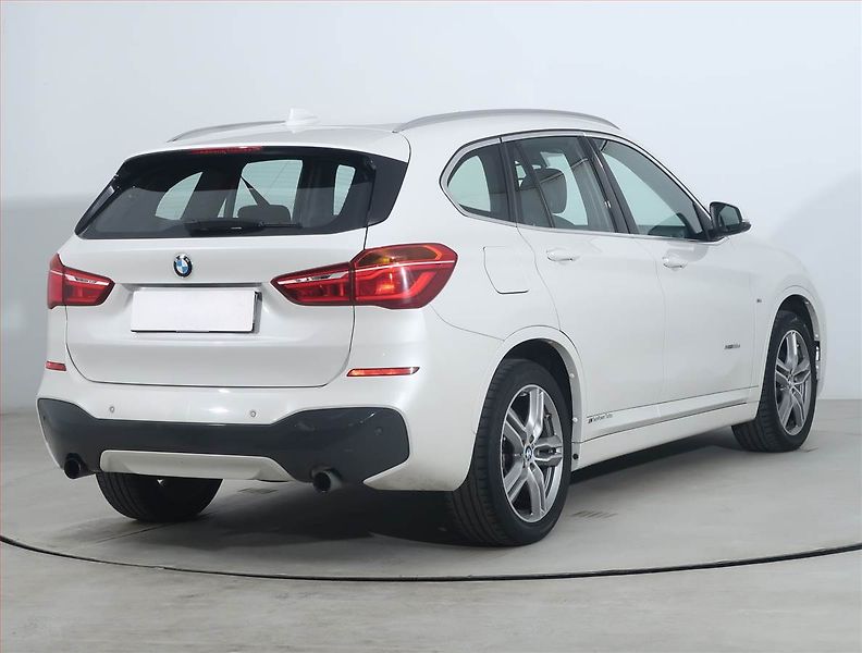 BMW X1 (2017) M Sport xDrive20d, 4X4 - fotka 5 z 23