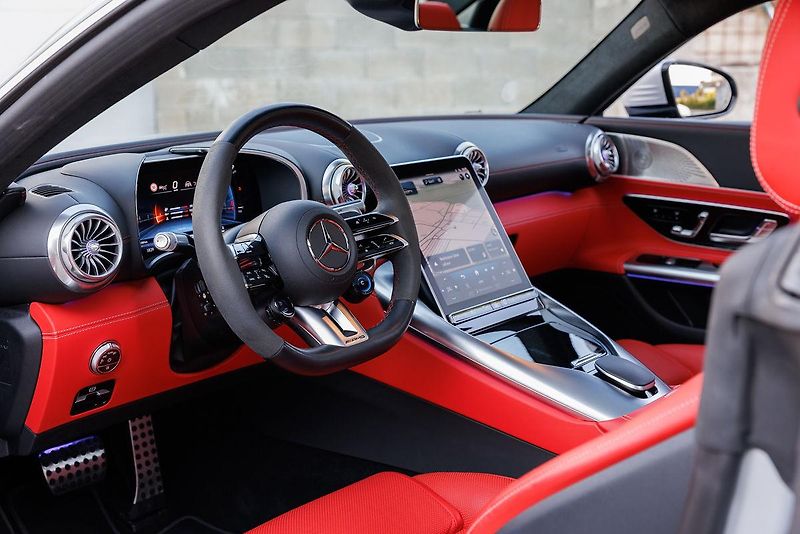 Mercedes-Benz AMG GT (2024) Coupe 63 V8 Biturbo 4Matic+  - fotka 24 z 45