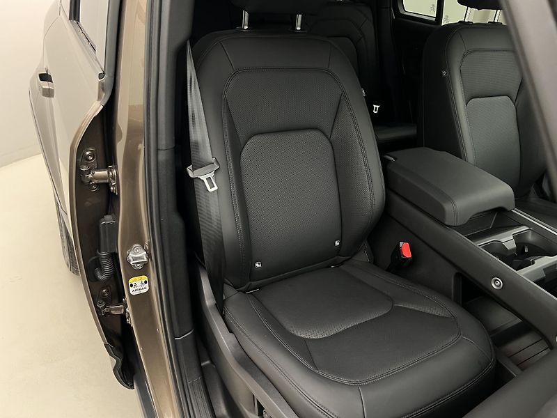 Land Rover Defender 110 D250 SE X-DYNAMIC CZ  - fotka 20 z 44
