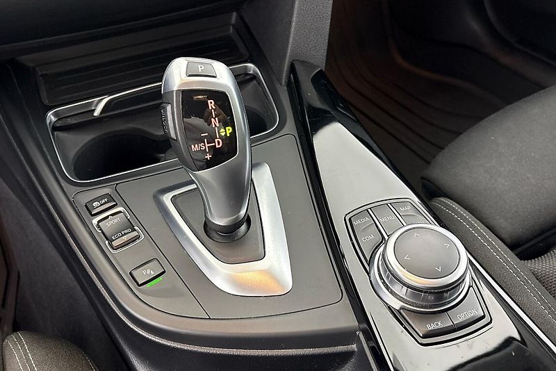 BMW Řada 3 340i xDrive - fotka 21 z 23