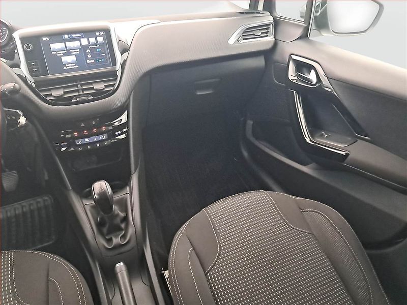 Peugeot 208 (2015) 1.6 BlueHDi, Serv.kniha, Navi - fotka 8 z 19