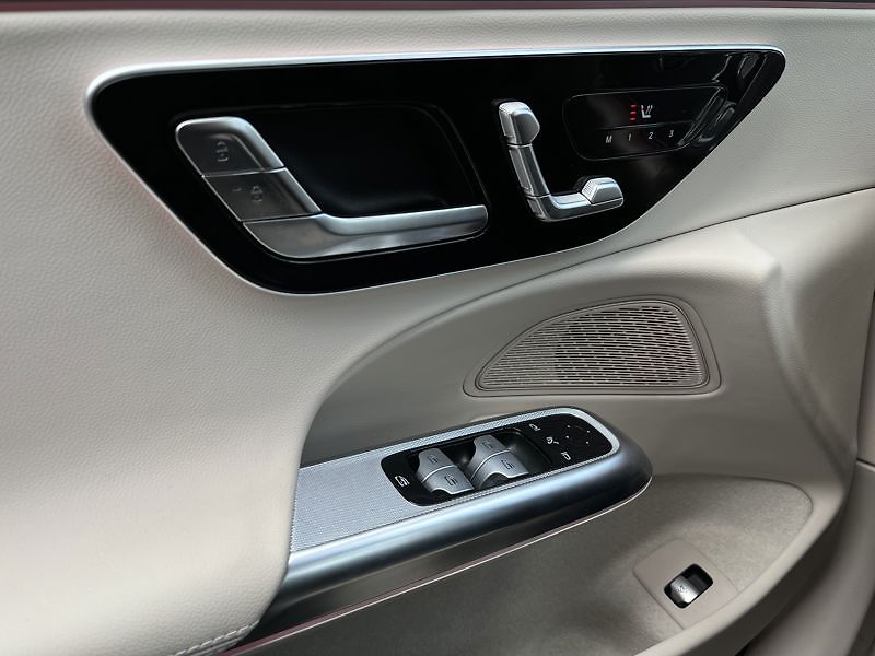 Mercedes-Benz Třídy E 220d 4MATIC Avantgarde - fotka 13 z 20