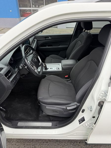 SsangYong Rexton 2,2D 148kW 4x4 7míst  závěs  - fotka 12 z 18