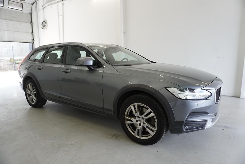 Volvo V60 CROSS COUNTRY  2,0 D4 AWD AUT. - fotka 3 z 29