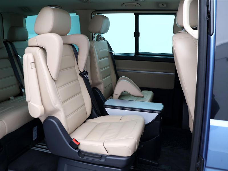 Volkswagen Multivan 2,0 TDI 4M DSG CZ Highline DPH - fotka 14 z 36