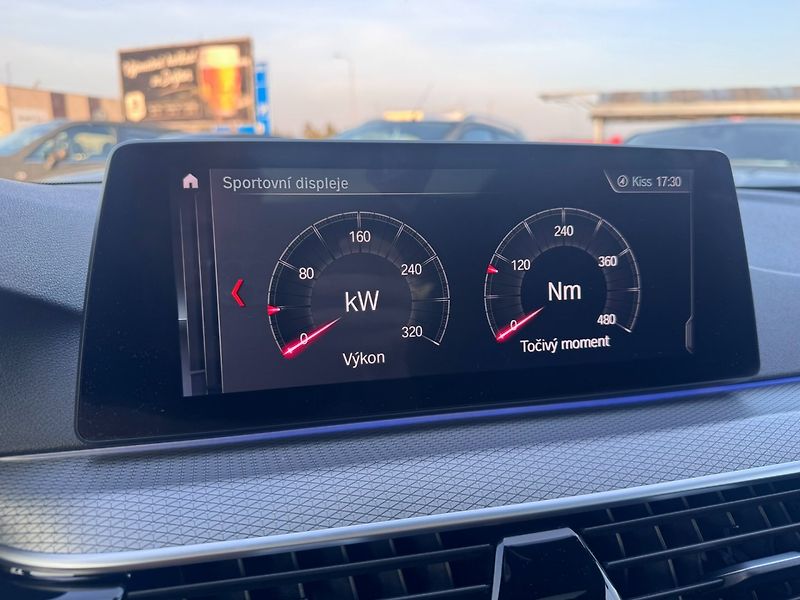 BMW Řada 5 (2018) 540i G31 3,0 250KW MPACKET 4X4 - fotka 35 z 50