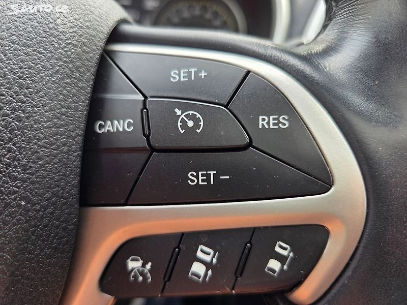 Jeep Cherokee (2014) 2.0 CRD 4x4 Limited Aut Pano - fotka 33 z 35