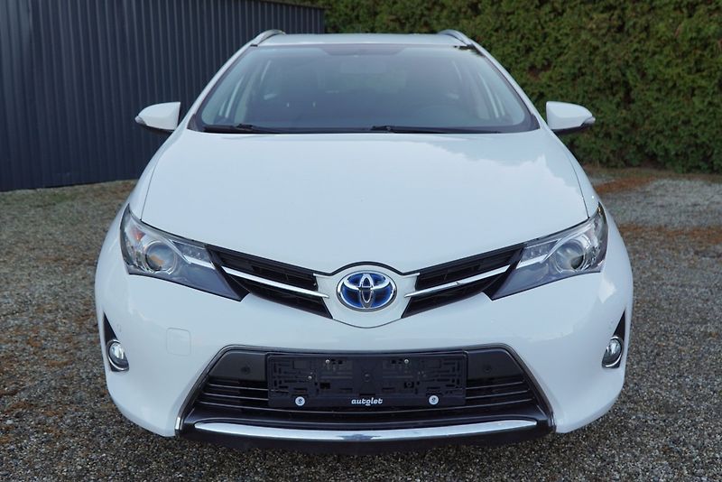 Toyota Auris 1.8 HYBRID ACTIVE+ - fotka 3 z 24