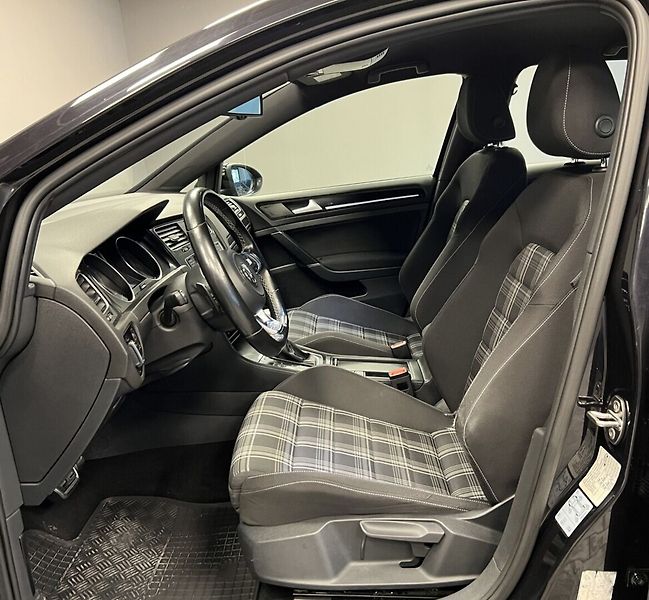Volkswagen Golf 2.0 TDI DSG GTD - fotka 7 z 15