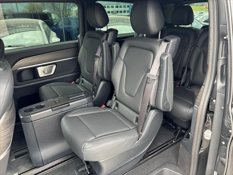 Mercedes-Benz Třídy V (2026) 2,0 300 d / Exclusive / L / 4M - fotka 5 z 10