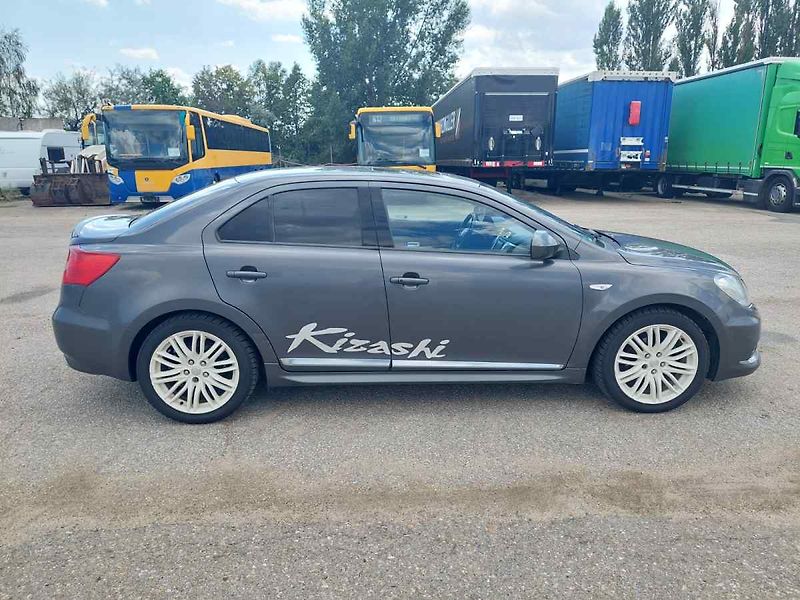 Suzuki Kizashi 2.4 4WD - fotka 6 z 59