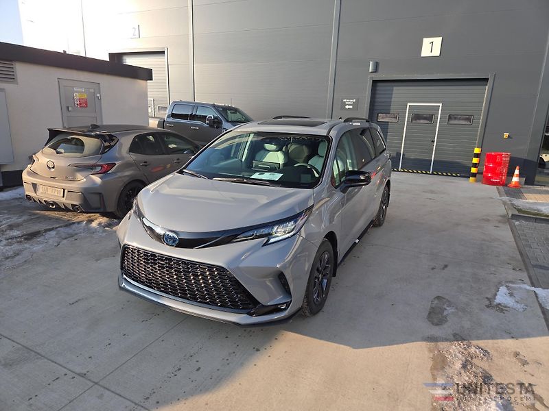 Toyota Sienna (2025) TOYOTA SIENNA XSE HYBRID 7 pas - fotka 6 z 12