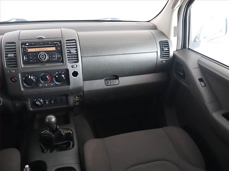 Nissan Navara (2006) 2.5 DCi, 4X4 - fotka 8 z 14