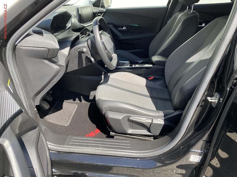 Peugeot 2008 (2021) 1.2PT, Allure - fotka 9 z 19