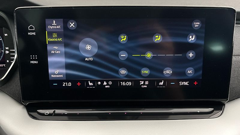 Škoda Octavia 2.0 TDI DSG 4x4 Style Combi - fotka 28 z 31