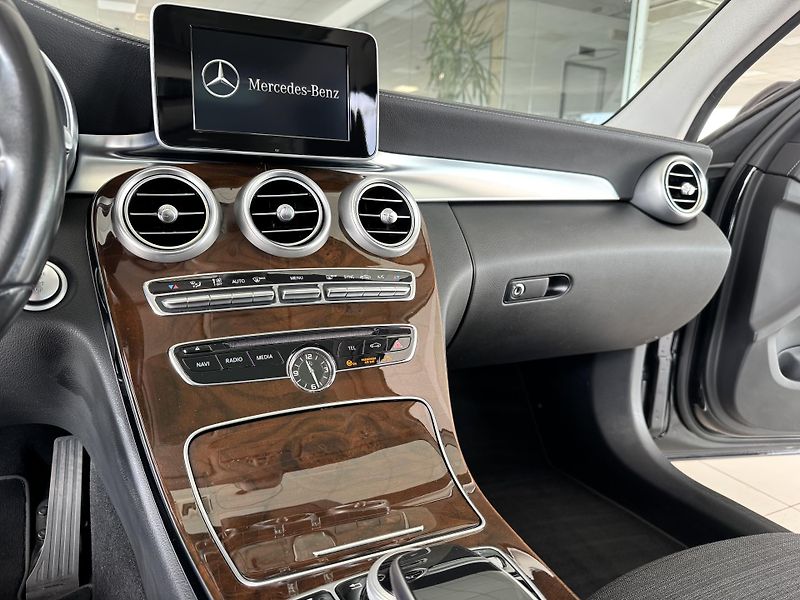 Mercedes-Benz Třídy C 250d 4Matic*Distronic*AirMatic - fotka 21 z 35