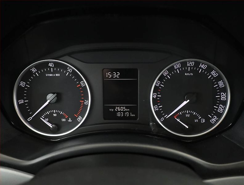 Škoda Octavia (2011) Ambiente 1.8 TSI, Tempomat - fotka 8 z 17